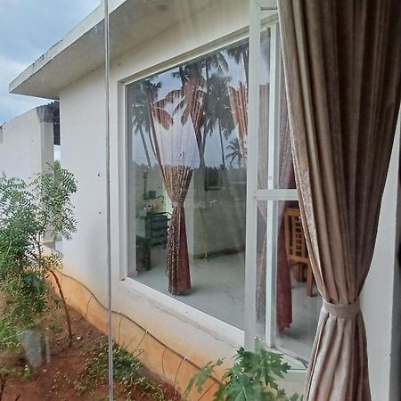Shi'S Unique & Private 180 Degree Glass House In Pollāchi Exterior foto