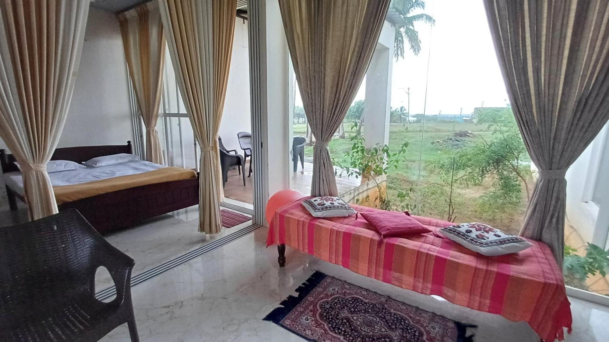 Shi'S Unique & Private 180 Degree Glass House In Pollāchi Exterior foto